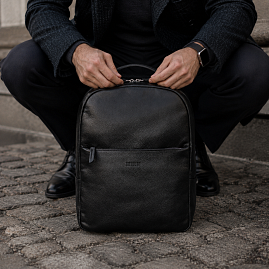 Деловой кожаный рюкзак BRIALDI Winston relief black для ноутбука 14″ и документов А4 - вид 4