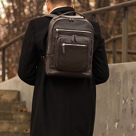 BRIALDI Explorer — целиком на спине с пальто